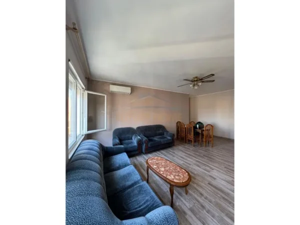 Tirane, jepet me qera apartament 1+1 Kati 4, 75 m² 370 € 