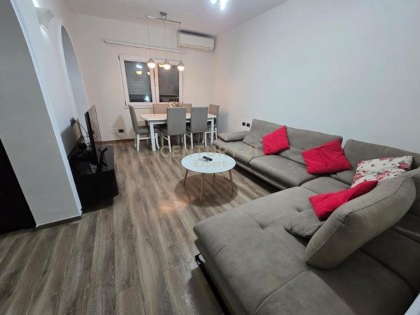 Tirane, jepet me qera apartament 1+1 Kati 4, 59 m² 550 € 