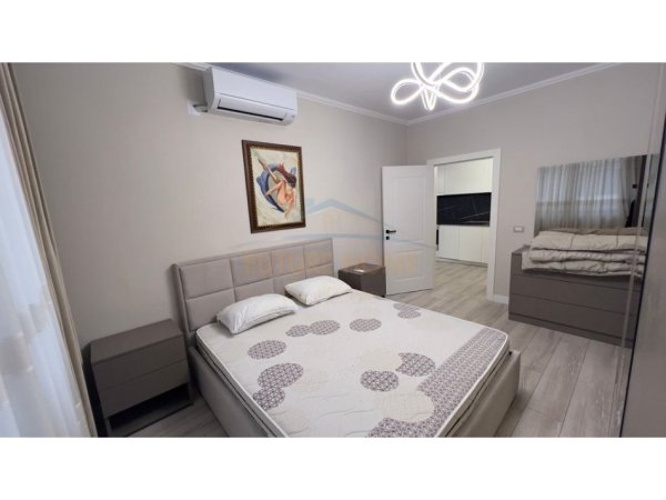 Tirane, jepet me qera apartament 1+1+Ballkon Kati 4, 75 m² 900 € (RRUGA KOSOVAREVE)