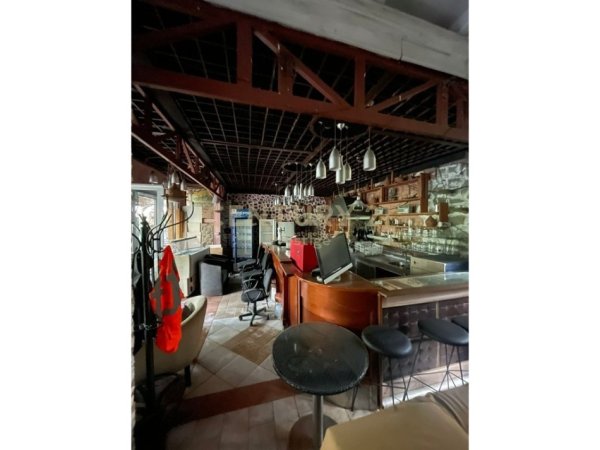 Tirane, jepet me qera bar-resorant Kati 0, 320 m² 2.300 € (Shkoze)
