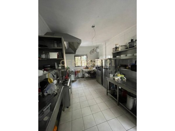 Tirane, jepet me qera bar-resorant Kati 0, 320 m² 2.300 € (Shkoze)