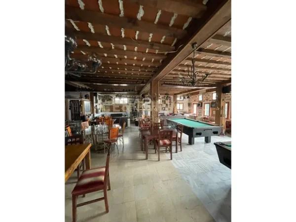 Tirane, jepet me qera bar-resorant Kati 0, 320 m² 2.300 € (Shkoze)