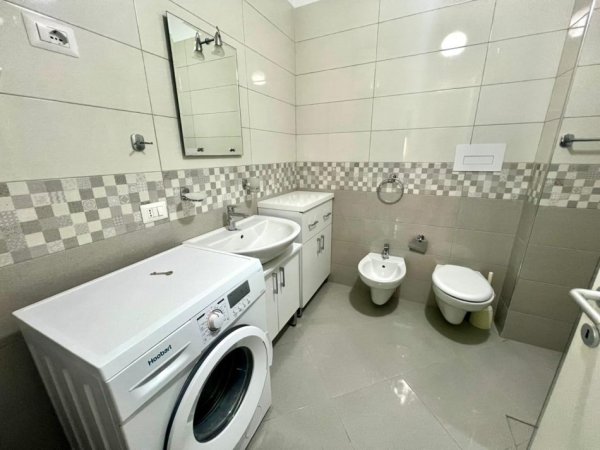 Tirane, jepet me qera apartament 2+1 , 80 m² 580 € (Kompleksi Tower Bridge 3, Rruga e Dibres)