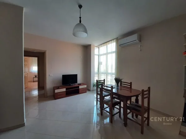 Tirane, jepet me qera apartament 1+1 Kati 4, 65 m² 500 € (Pazari Ri)