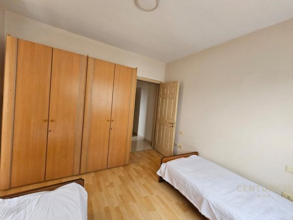 Tirane, jepet me qera apartament 1+1 Kati 4, 65 m² 500 € (Pazari Ri)