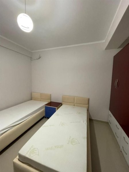 Tirane, jepet me qera apartament 2+1 Kati 4, 75 m² 500 € (ISH DOGANA)