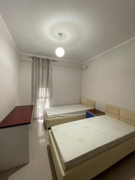 Tirane, jepet me qera apartament 2+1 Kati 4, 75 m² 500 € (ISH DOGANA)