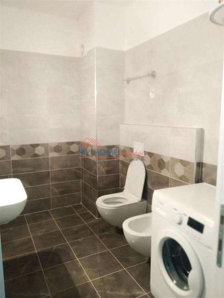 Tirane, jepet me qera apartament 1+1+Ballkon Kati 5, 69 m² 520 € (Rruga Dritan Hoxha)