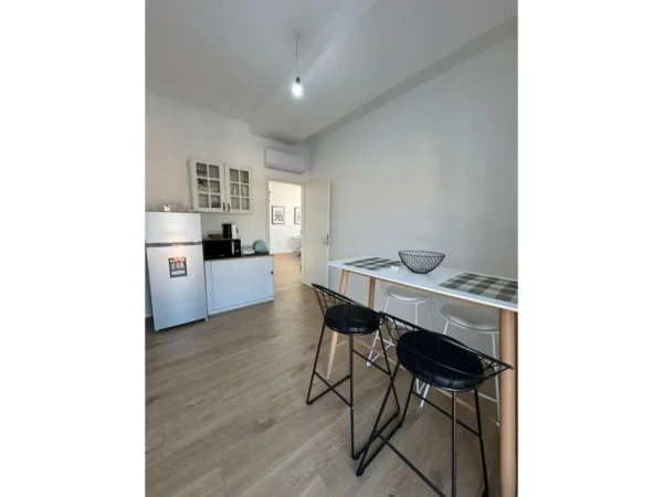 Tirane, jepet me qera zyre Kati 9, 80 m² (Rruga Siri Kodra)