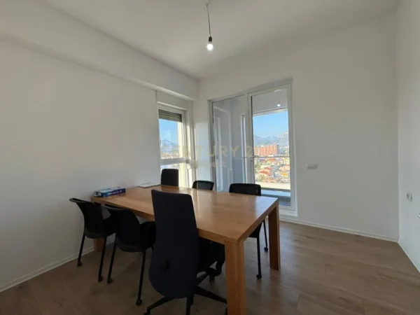 Tirane, jepet me qera zyre Kati 9, 80 m² (Rruga Siri Kodra)