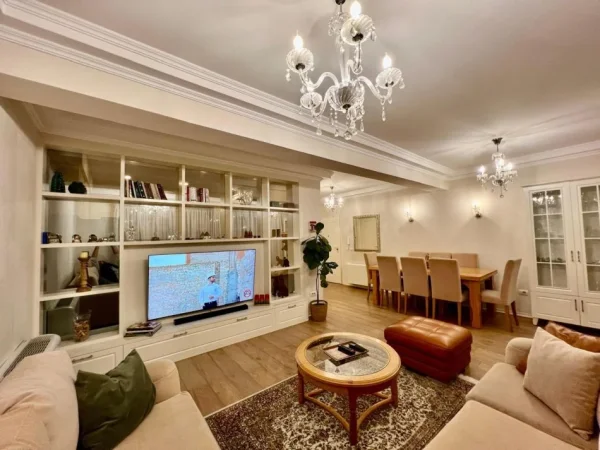 Tirane, jepet me qera apartament 2+1+Ballkon Kati 2, 95 m² 1.100 € (Don Bosko)