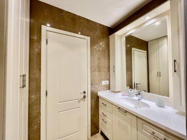 Tirane, jepet me qera apartament 2+1+Ballkon Kati 2, 95 m² 1.100 € (Don Bosko)