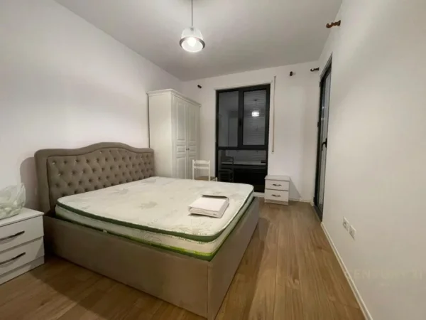 Tirane, jepet me qera apartament 1+1+Ballkon Kati 7, 65 m² 500 € (Asl)