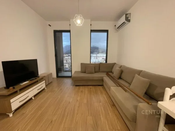 Tirane, jepet me qera apartament 1+1+Ballkon Kati 7, 65 m² 500 € (Asl)