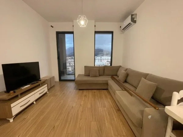 Tirane, jepet me qera apartament 1+1+Aneks+Ballkon Kati 7, 65 m² 500 € 