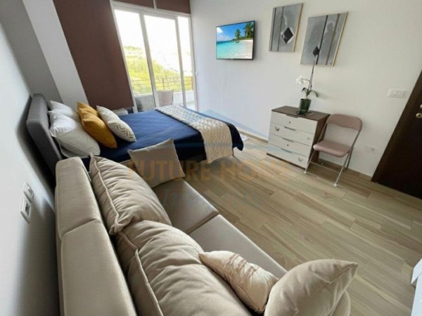 Tirane, jepet me qera Vile 2 Katshe , 200 m² 2.000 € (FARK)