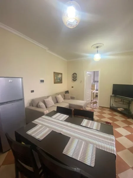 Durres, jepet me qera shtepi 1+1 Kati 1, 70 m² 300 € (Prane Kryqit te Kuq)