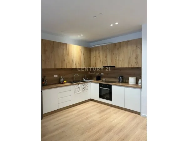 Tirane, jepet me qera apartament 2+1 Kati 4, 110 m² 800 € (Liqeni Thate)