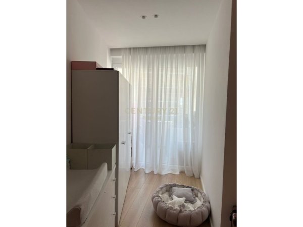 Tirane, jepet me qera apartament 2+1 Kati 4, 110 m² 800 € (Liqeni Thate)