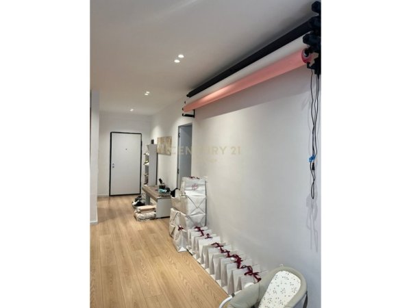 Tirane, jepet me qera apartament 2+1 Kati 4, 110 m² 800 € (Liqeni Thate)