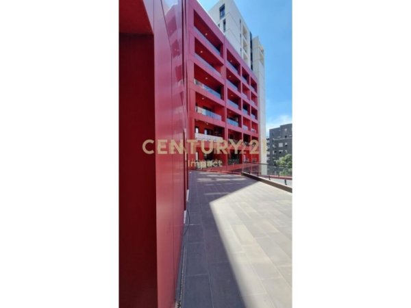 Tirane, jepet me qera ambjent biznesi Kati 2, 92 m² 700 € (Farmacia 10)