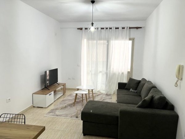 Tirane, jepet me qera apartament 2+1 Kati 3, 75 m² 800 € (kodra e diellit)