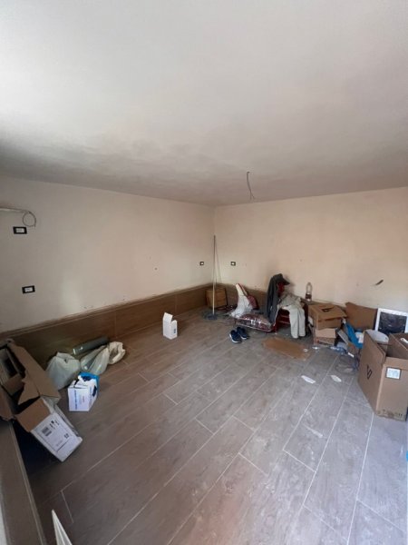 Tirane, jepet me qera Vile 4+1 , 135 m² 2.000 € (GARDEN BUILDING)