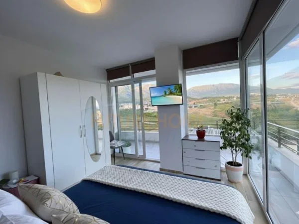 Tirane, jepet me qera Vile 2 Katshe Kati 0, 200 m² 2.000 € (Farkë, Tiranë.)