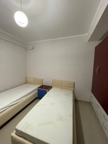 Tirane, jepet me qera apartament 2+1+Ballkon Kati 4, 90 m² 500 € (Ish Dogana)