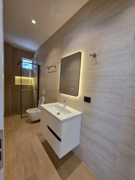 Tirane, shitet apartament 1+1 , 50 m² 122.000 € 