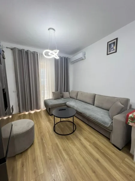Tirane, jepet me qera apartament 1+1 Kati 4, 70 m² 600 € (Fusha e Aviacionit)