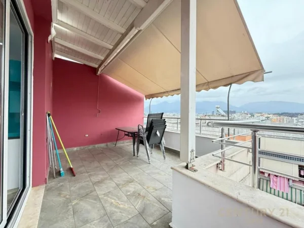 Tirane, jepet me qera apartament duplex 3+1 Kati 6, 180 m² 1.200 € (Rrethrrotullimi Selite)