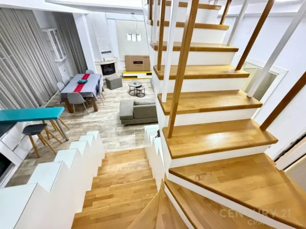 Tirane, jepet me qera apartament duplex 3+1 Kati 6, 180 m² 1.200 € (Rrethrrotullimi Selite)