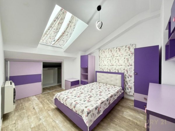 Tirane, jepet me qera apartament duplex 3+1 Kati 6, 180 m² 1.200 € (Rrethrrotullimi Selite)