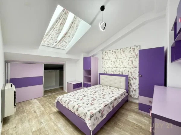 Tirane, jepet me qera apartament duplex 3+1 Kati 6, 180 m² 1.200 € (Rrethrrotullimi Selite)
