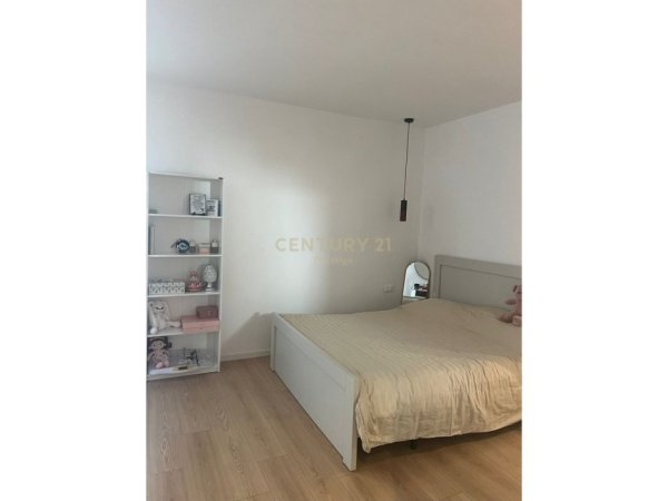 Tirane, jepet me qera apartament 1+1+Aneks+Ballkon Kati 2, 114 m² 800 € (Liqeni i thate)