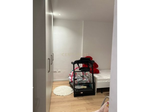 Tirane, jepet me qera apartament 1+1+Aneks+Ballkon Kati 2, 114 m² 800 € (Liqeni i thate)