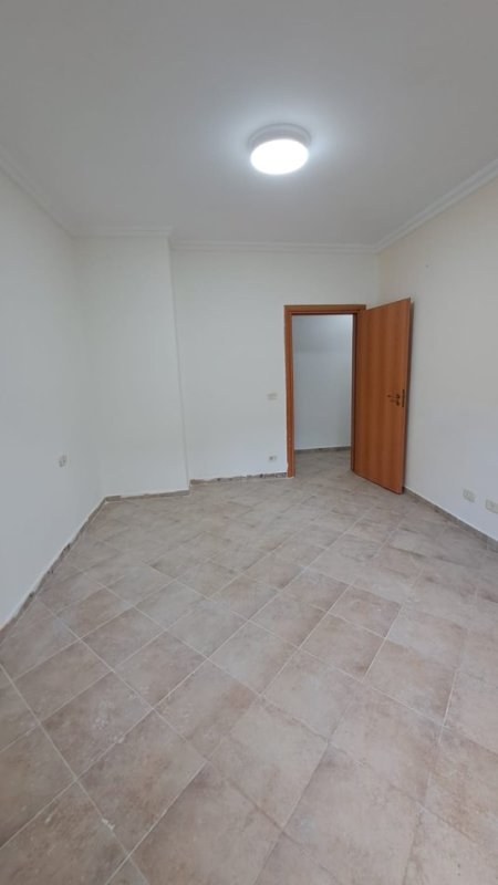 Tirane, jepet me qera Kati 2, 130 m² 700 € (TEK NENTKATESHI)