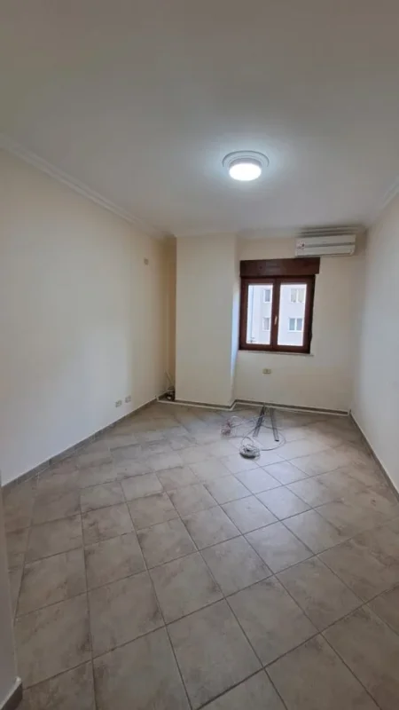 Tirane, jepet me qera Kati 2, 130 m² 700 € (TEK NENTKATESHI)