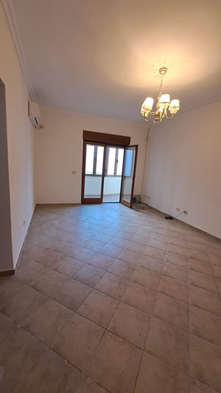 Tirane, jepet me qera Kati 2, 130 m² 700 € (TEK NENTKATESHI)