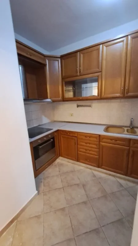 Tirane, jepet me qera Kati 2, 130 m² 700 € (TEK NENTKATESHI)