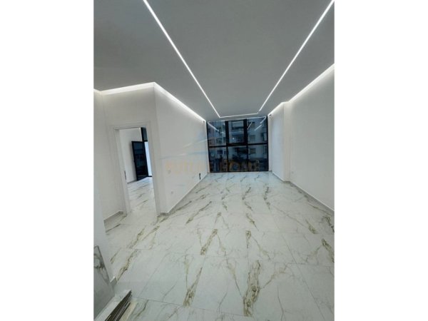 Tirane, jepet me qera ambjent biznesi Kati 1, 72 m² 800 € 