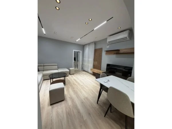 Tirane, jepet me qera apartament 1+1 Kati 1, 45 m² 500 € (Oxhaku)