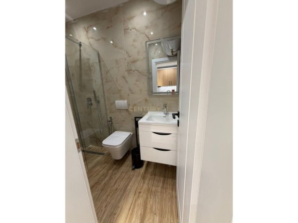 Tirane, jepet me qera apartament 1+1 Kati 1, 45 m² 500 € (Oxhaku)
