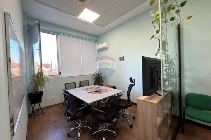 Tirane, jap me qera zyre , 70 m² 800 € (rruga e Kavajes)