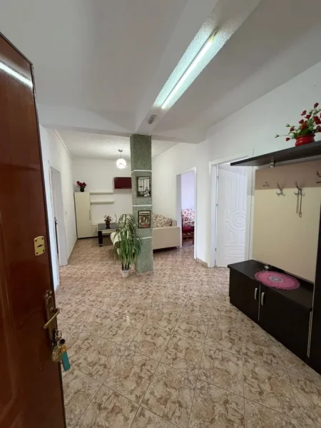 Tirane, jepet me qera apartament 3+1 Kati 6, 115 m² 500 € (DON BOSKO)