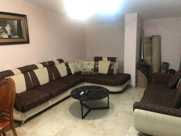 Tirane, jepet me qera apartament 1+1 Kati 6, 110 m² 600 € (Liqeni Thate)