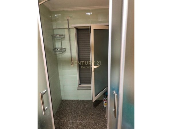 Tirane, jepet me qera apartament 1+1 Kati 6, 110 m² 600 € (Liqeni Thate)