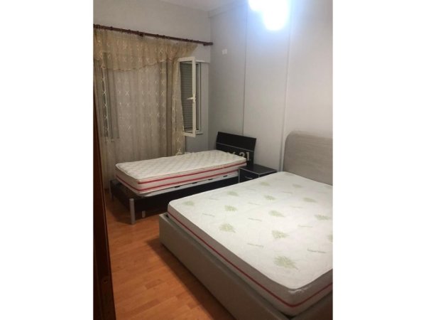 Tirane, jepet me qera apartament 1+1 Kati 6, 110 m² 600 € (Liqeni Thate)