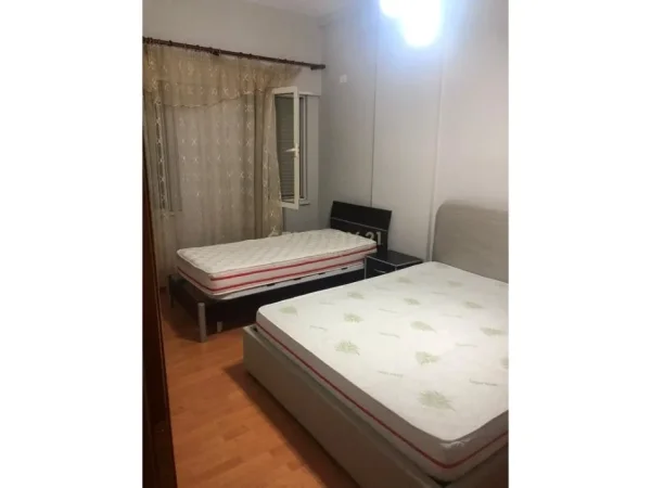 Tirane, jepet me qera apartament 1+1 Kati 6, 110 m² 600 € (Liqeni Thate)